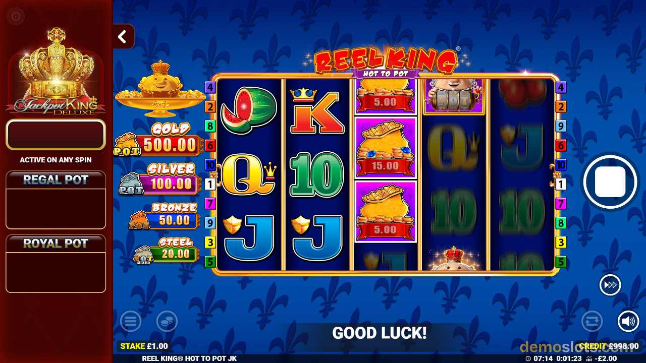 Reel King Hot To Pot mid-spin with motion blur visible on right reels.